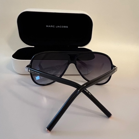 Marc Jacobs Black Aviator Pilot Sunglasses Case Included main image 5
